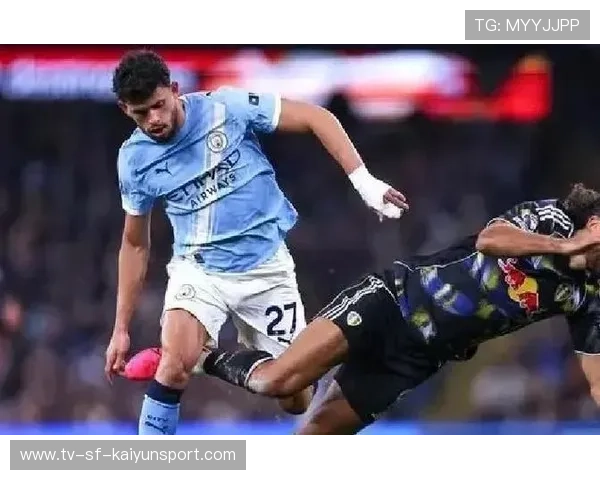 曼城边路快速传中训练：制造后点抢射的高频动作